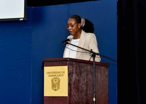 Campus León de la UG expone investigaciones sobre condiciones de vida y trabajo en entornos educativos y otros factores sociales