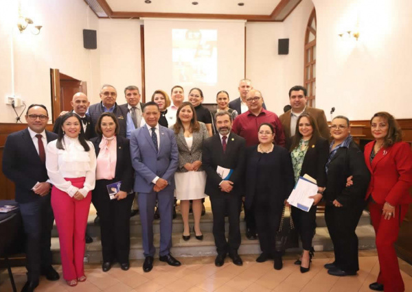 Presentan en la UG el Manual de Instrumentación de la Legitimación de Contrato Colectivo 