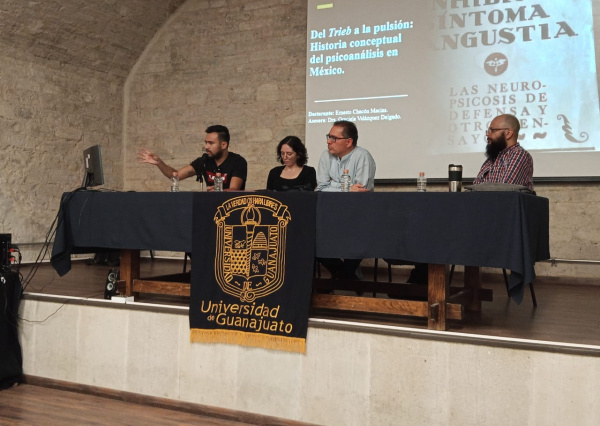 Realizan Coloquio del Doctorado en Historia en la División de Ciencias Sociales y Humanidades de la UG