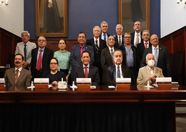 UG reconoce a la generación 1967-1972 de Minas y Metalurgia 