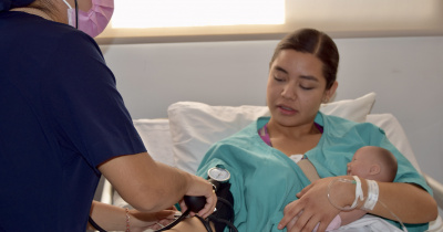 Estudiantes de Enfermería UG se actualizan en la atención a la paciente gineco obstétrica y al recién nacido