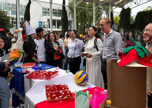 ENMS Celaya realiza su primera Feria de Internacionalización