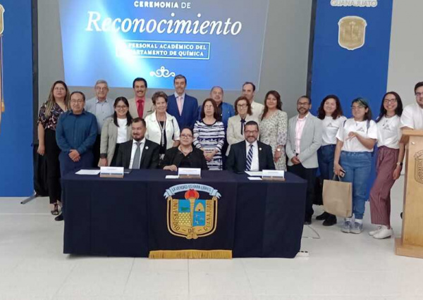 Reconoce comunidad DCNE a personal jubilado del Campus Guanajuato de la UG