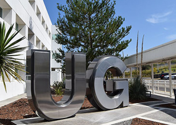 Sede Yuriria acredita calidad de la Licenciatura en Enseñanza del Inglés y Licenciatura en Gestión Empresarial 