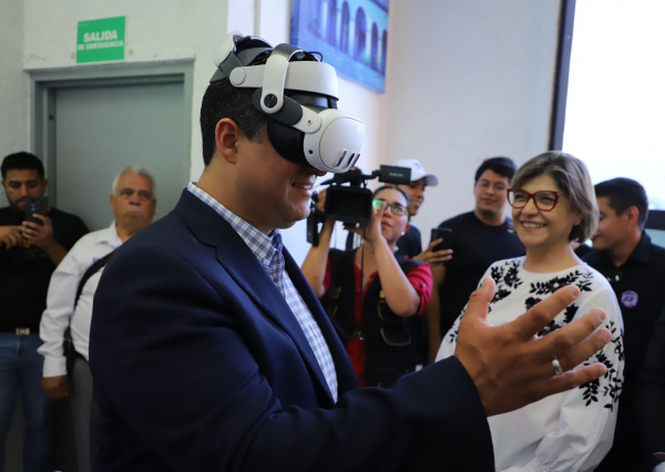 Rectora General UG y Gobernador del estado inauguran el centro de emprendimiento LADECIT 