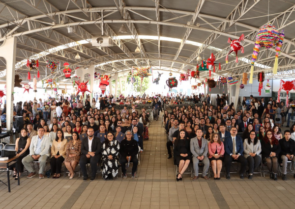 Egresan 321 profesionistas de la División de Ciencias de la Salud e Ingenierías del Campus Celaya-Salvatierra