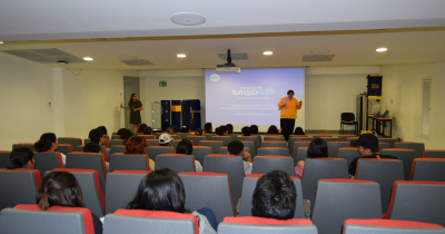 Estudiantes UG se capacitan para preparar la taza de té más grande del mundo