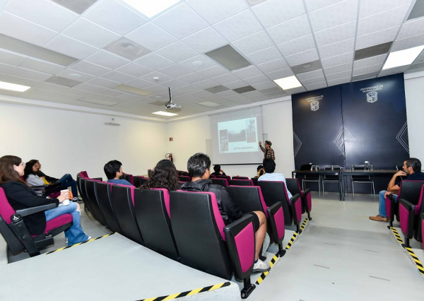 Abejas del Campus León conversan sobre sus experiencias de intercambio académico