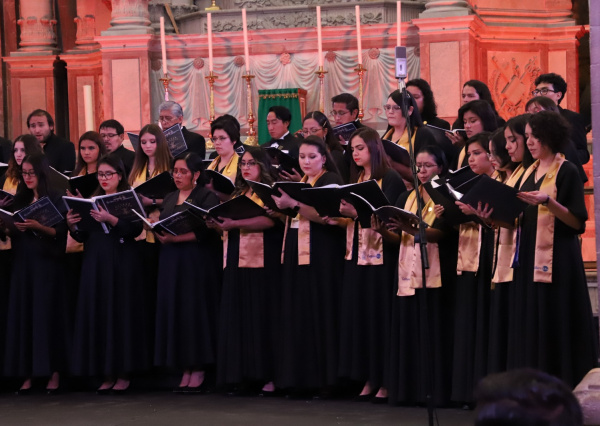 Con la participación del Coro, la Máxima Casa de Estudios en el estado cierra su participación dentro del 51° Festival Cervantino 