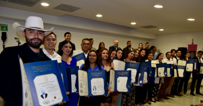 Comunidad egresada de la DICIVA recibe título profesional