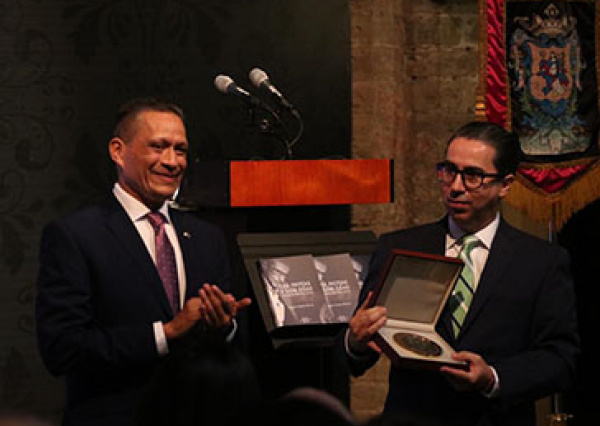 UG rinde homenaje a uno de los personajes fundamentales de su historia, el Mtro. Trueba Olivares