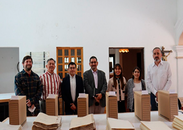 UG finaliza entrega de documentos históricos intervenidos al municipio de León