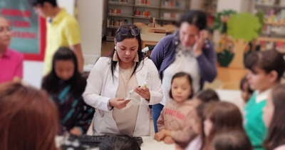 Investigadora UG imparte taller para acercar a las niñas a la ciencia 