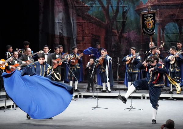 Noche Cultural de la Colmena reúne a grupos artísticos de la UG