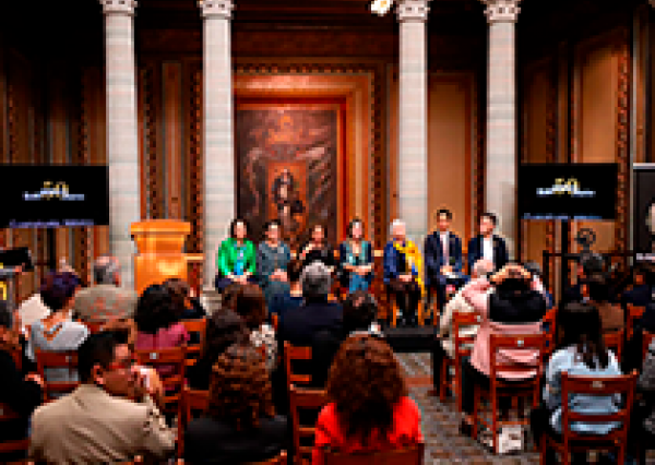 Entregan Presea Cervantina a la pintora Carmen Parra 