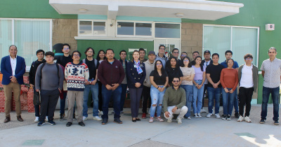 Estudiantes de DICIS UG motivan a jugar y comprender los sistemas mecatrónicos a niñas y niños de primaria