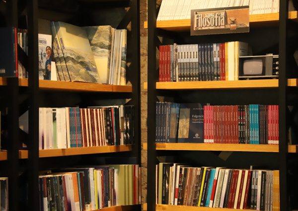 Librería UG: espacio para la promoción editorial y el encuentro