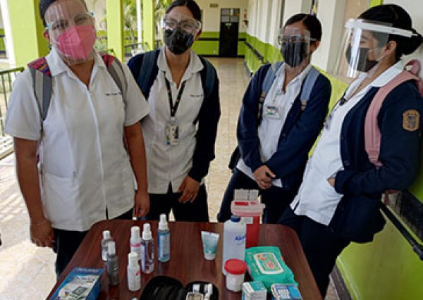 Estudiantes UG brindan atención en Casa Hogar La Paz 