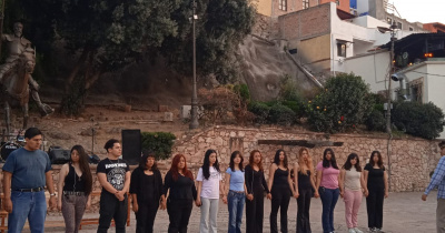 Grupo de Teatro LENEAS presenta Secretos en la Plaza Allende de Guanajuato Capital