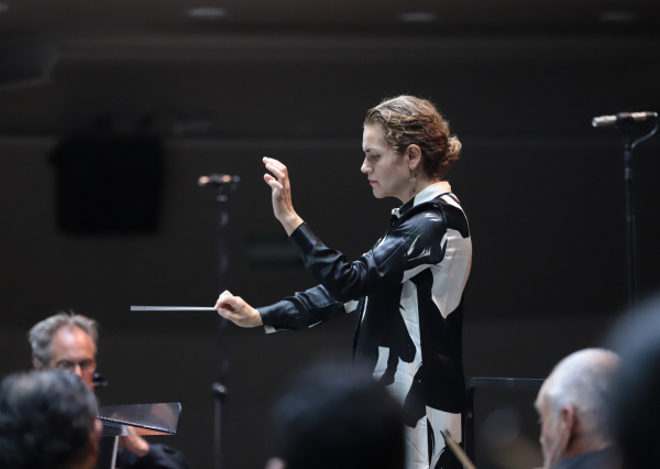 Brilla la OSUG en su regreso al Teatro Principal