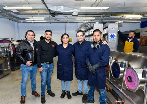 UG y CICUR colaboran en la profesionalización del sector curtidor  