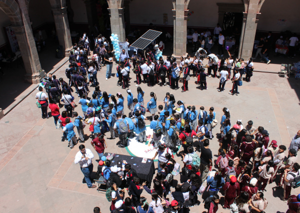 Participan más de mil infantes en feria de cultura científica organizada por estudiantes UG