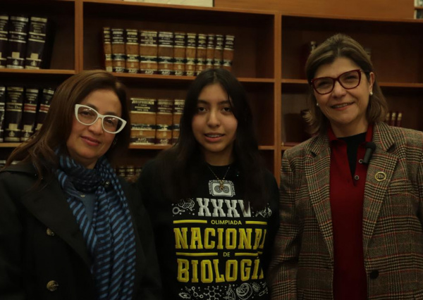 Voces que inspiran: Rectora General, académica y estudiante UG dialogan sobre el camino de las mujeres en la ciencia