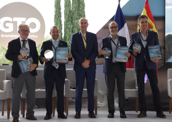 Distingue CEAG a estudiantes e investigadores UG