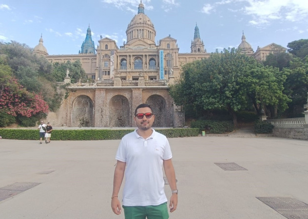 Alumno UG realiza estancia de investigación en España con científicos del grupo de ingeniería sísmica y dinámica estructural 