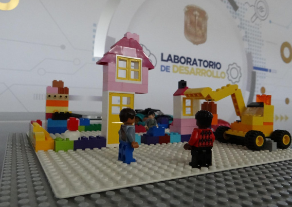 A través de IDEALAB UG docentes del CNMS implementan actividades lúdicas en ambientes de aprendizaje creativo 