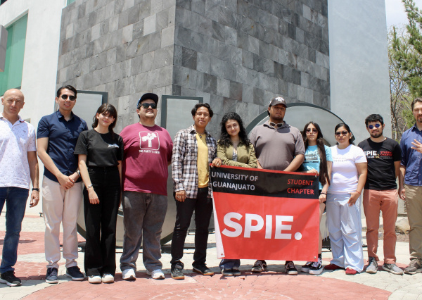 Capítulo Estudiantil UG recibe por segunda ocasión reconocimiento internacional SPIE Outreach Grant