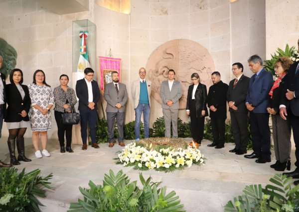 Autoridades universitarias renuevan el Fuego Simbólico de la Libertad