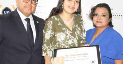Reconoce Colegio del Nivel Medio Superior de la UG a estudiantes de excelencia académica 