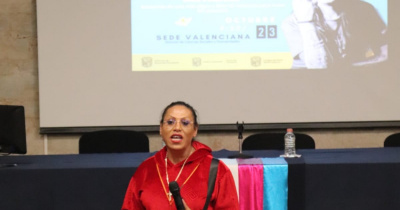 La activista Kenya Cuevas exhorta a la comunidad universitaria a la empatía y el respeto a la diversidad