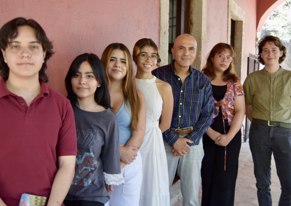 Estudiantes UG exhiben proyectos culturales con tecnología digital