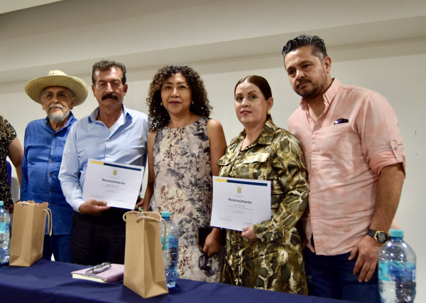 Dirigentes del Consejo Regulador del Agave Azul dialogan con la comunidad de Agronegocios UG