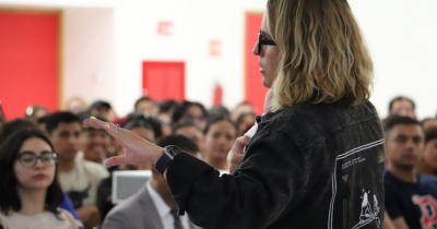 Saskia Niño de Rivera ofrece conferencia en la UG por el Día del Estudiante