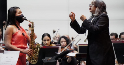 Con la batuta de Grace Echauri, la OSUG estrena obra de Leticia Armijo y reconoce el legado sinfónico femenino