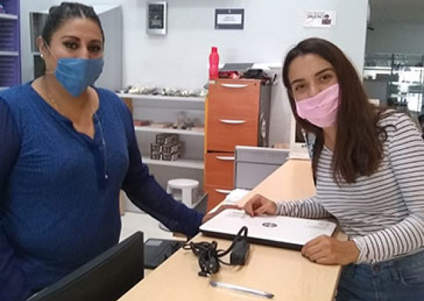 Entregan equipo de cómputo para fortalecer el desempeño académico de la comunidad estudiantil