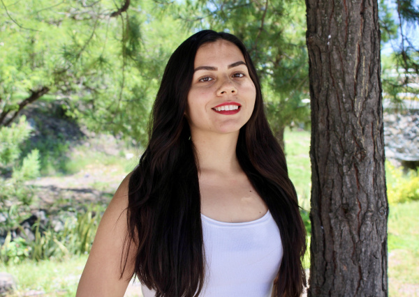 Alumna UG recibe beca por “IEEE Women in Photonics” para asistir a la Conferencia anual de Fotónica en Singapur