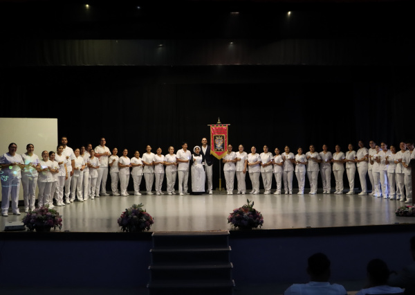 Ceremonia de Pase de la Luz, tradición y compromiso de la nueva generación de profesionales de la enfermería
