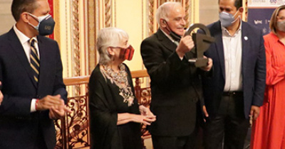 Homenajean al dramaturgo Miguel Sabido con la Presea Cervantina 