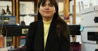 Estudiante UG trabaja en la degradación de fármacos en aguas residuales