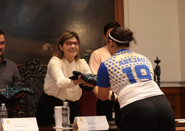 UG entrega uniformes a sus atletas rumbo al Campeonato Nacional Universitario 2026