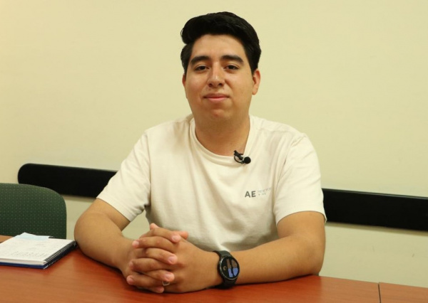Destaca investigación de estudiante UG sobre alternativas terapéuticas frente a la resistencia bacteriana