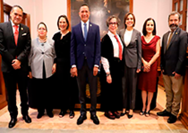 Homenajean a las maestras Elisa Jaime, Raquel Barajas y Silvia León, por su contribución a los estudios de Derecho 