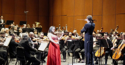 Junto a la violinista Angélica Olivo, OSUG vive el  “Fandango” de Arturo Márquez