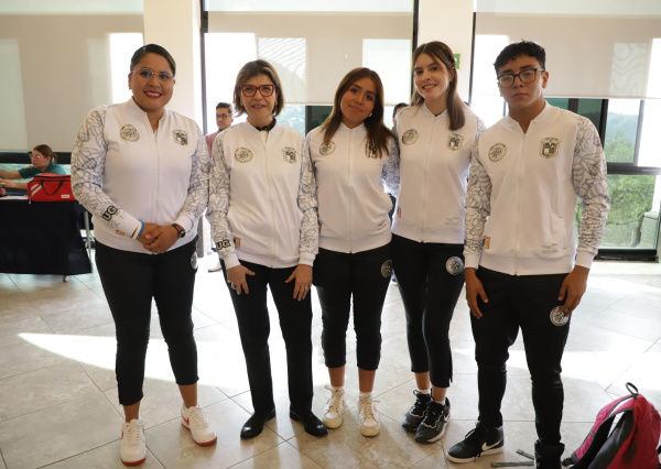 Abanderan a atletas UG que participarán en los XXI Juegos Nacionales del CONADEMS A.C.