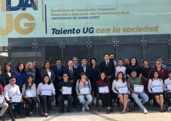 Premian a jóvenes ganadores de la quinta edición de Guanajuato TALEN-TIC