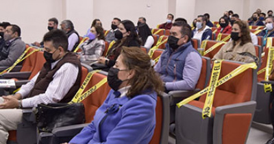 UG capacita a servidores públicos de Yuriria 